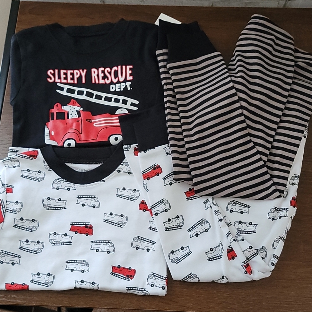 Carter's 4T 2 sets pajamas